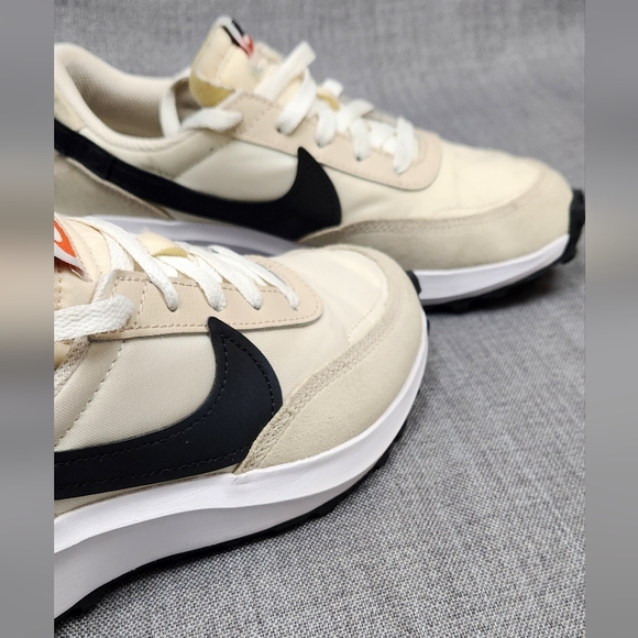 Nike Debut Sanddrift/ Black Waffle Suede Athletic Sneakers.6.5. - Picture 10 of 11